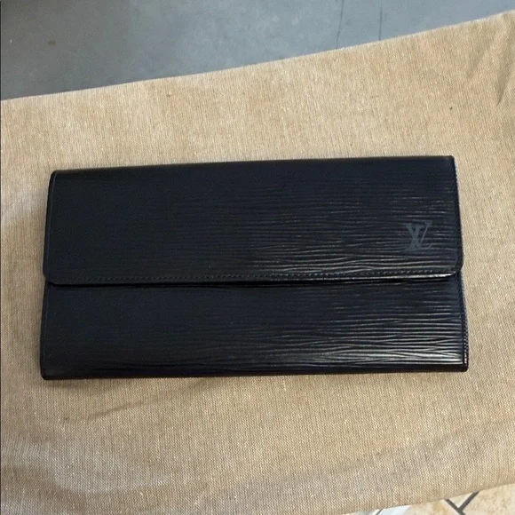 Louis Vuitton Ebony Textured Clutch - Picture 1 of 7